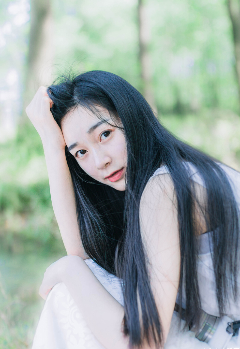“让人进去探营，告诉他们，找到什么东西，都是他们的。”庞德皱了皱眉，挥手道，这条命令，自然是针对西域胡兵而下的。